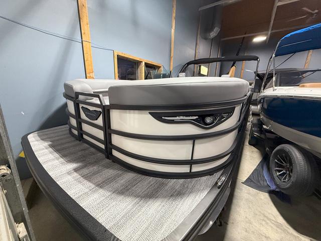 2025 Bennington M Quad Bench 22 MFB