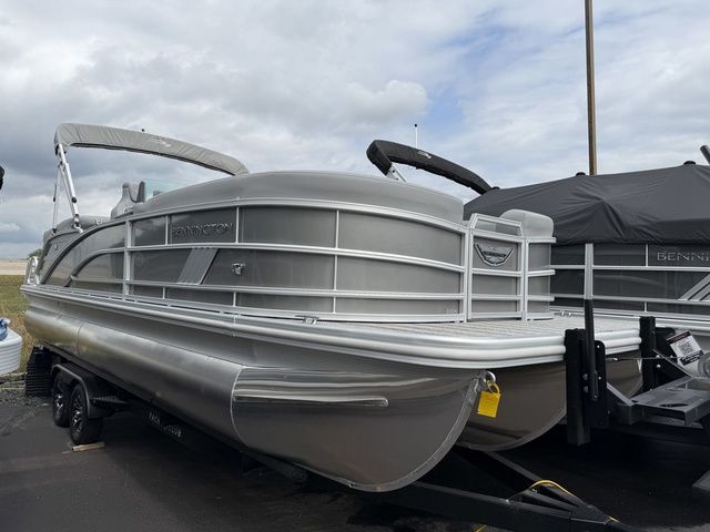 2025 Bennington M Quad Bench 24 MFB Tritoon
