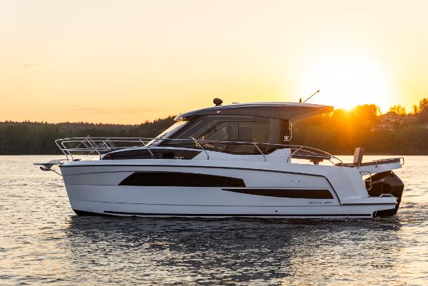 2025 Nautic 880