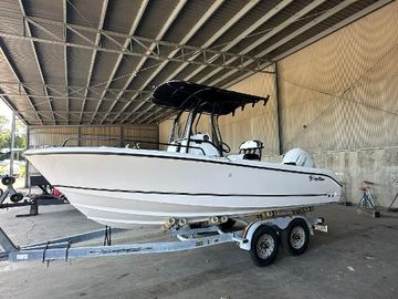 2025 Edgewater 208CC Center Console
