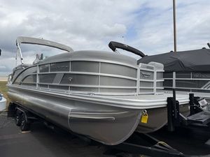 Bennington M Quad Bench 24 MFB Tritoon