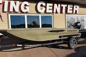 Tracker Grizzly 1650 T Prairie Wings Edition 2026 Tracker Grizzly 1650 T Prairie Wings Edition boat displayed outside a boating center.