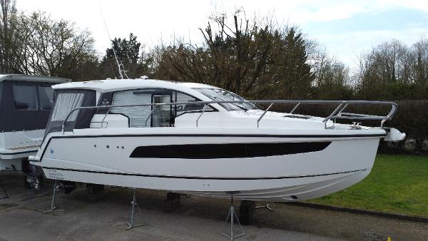 Sealine C335