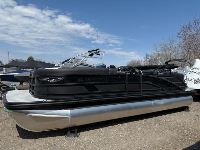 2025 Bennington 24 MFB - Fastback - Tritoon