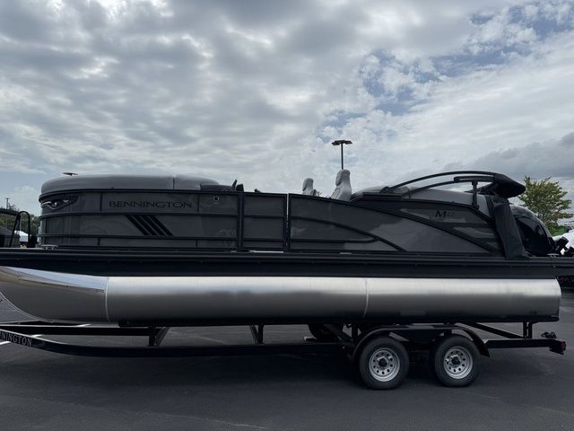 2025 Bennington M Quad Bench 22 MFB Tritoon