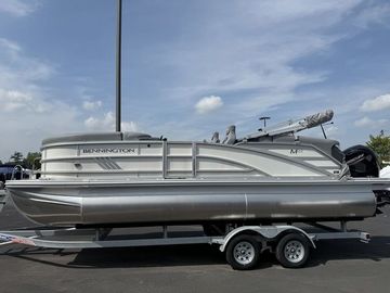 2025 Bennington M Quad Bench 22 MFB Tritoon