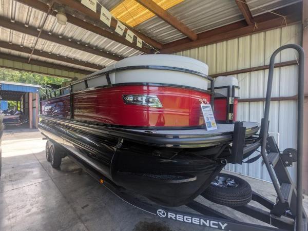Regency 250 DL3 2024 Regency 250 DL3 pontoon boat in a covered storage area.