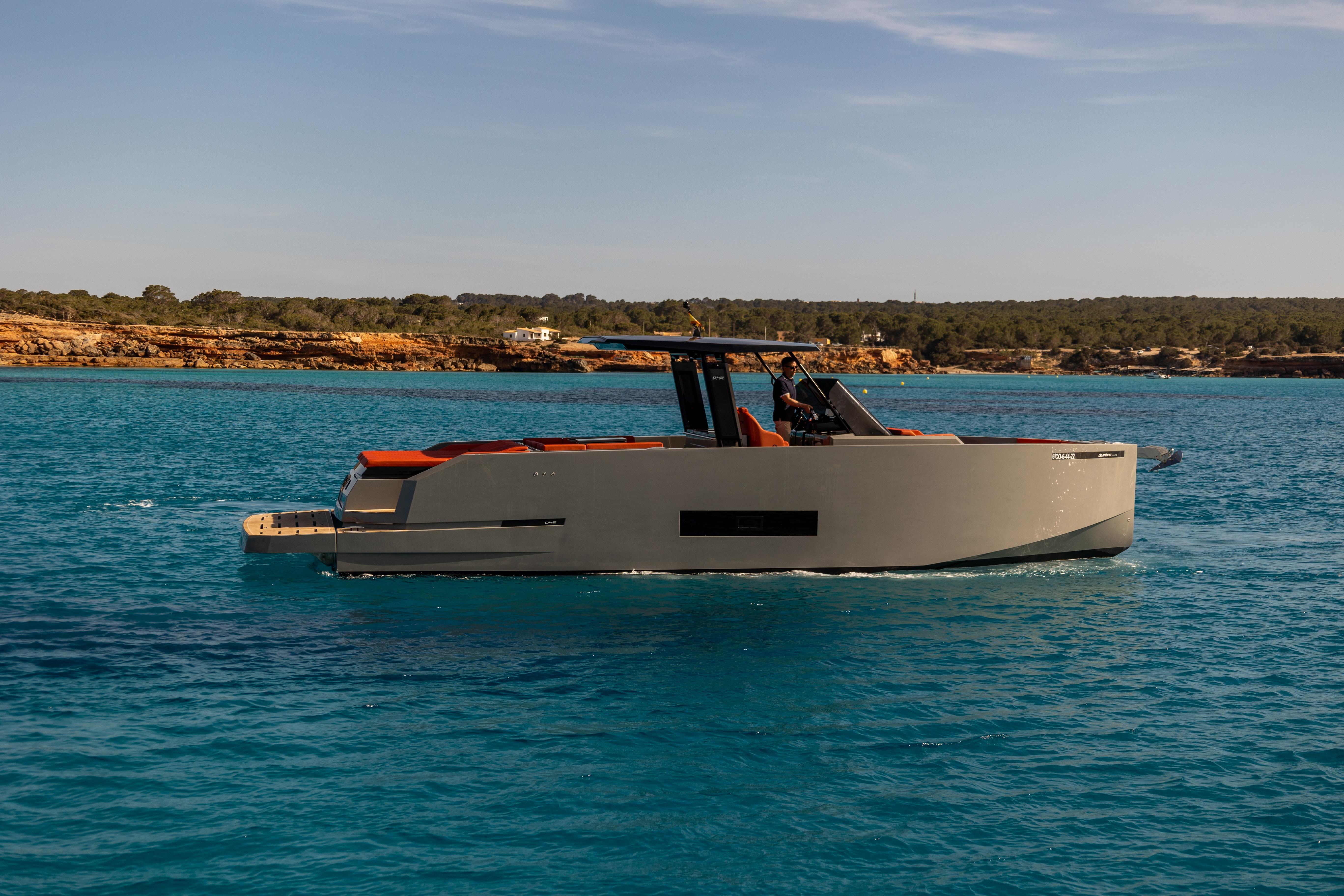 2022 De Antonio Yachts D42