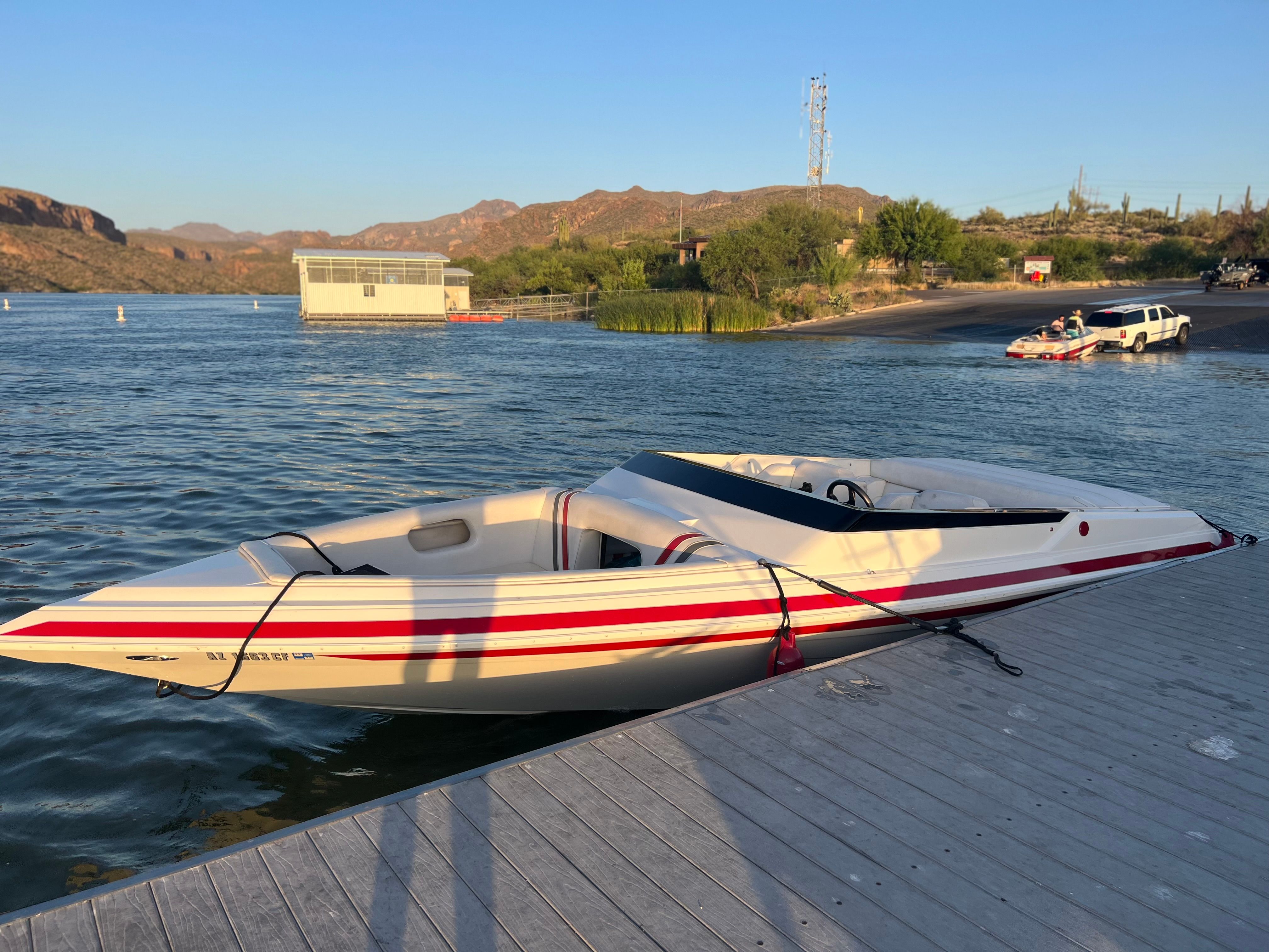 2001 Renegade Powerboat