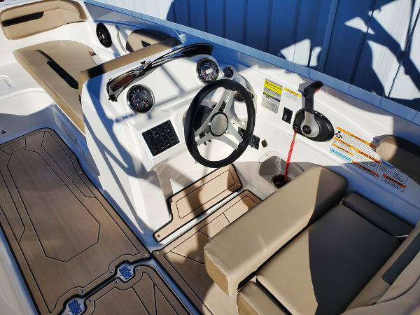 2023 Hurricane SS205 IO Deck Boat