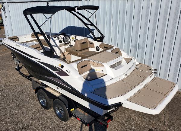 2023 Hurricane SS205 IO Deck Boat