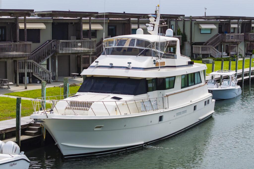 1991 Hatteras 70 Cockpit Motoryacht