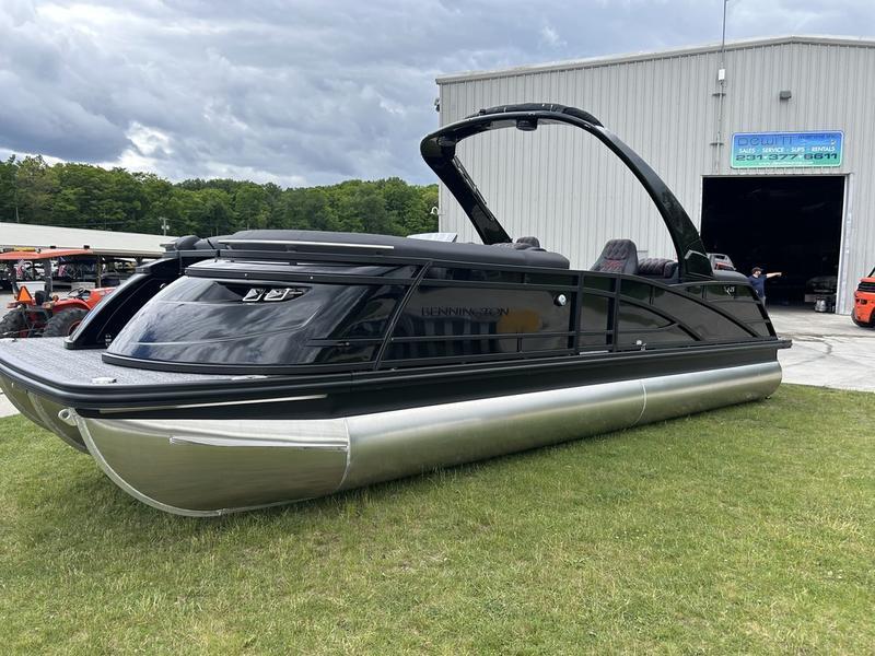 2024 Bennington Marine LLC 25 QFBASR