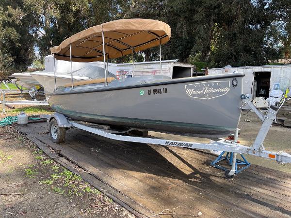 2022 Vision Marine Technologies Faintail 217
