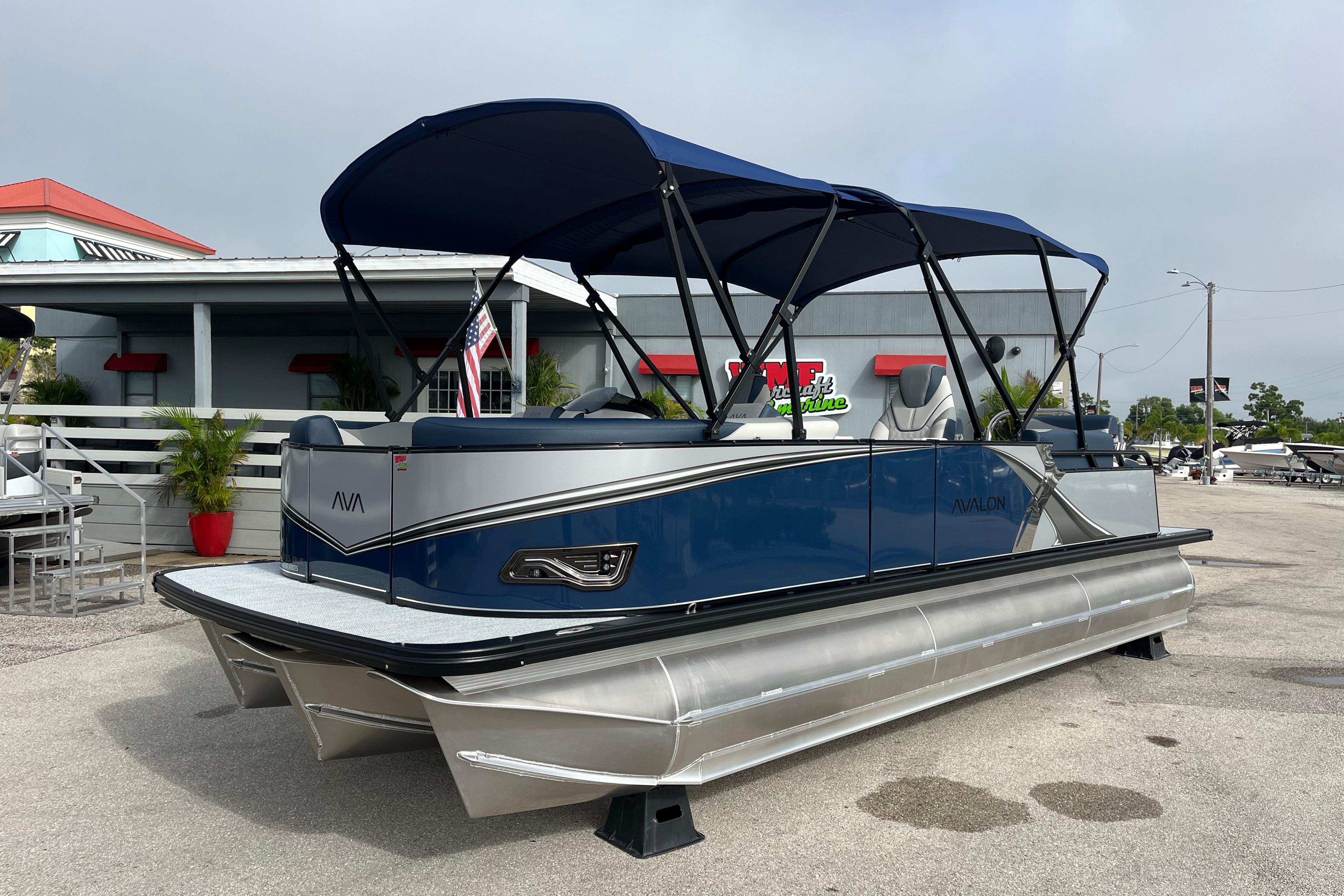 2026 Avalon 2385 LSZ Quad Lounger Shift, Tri Toon, High Performance