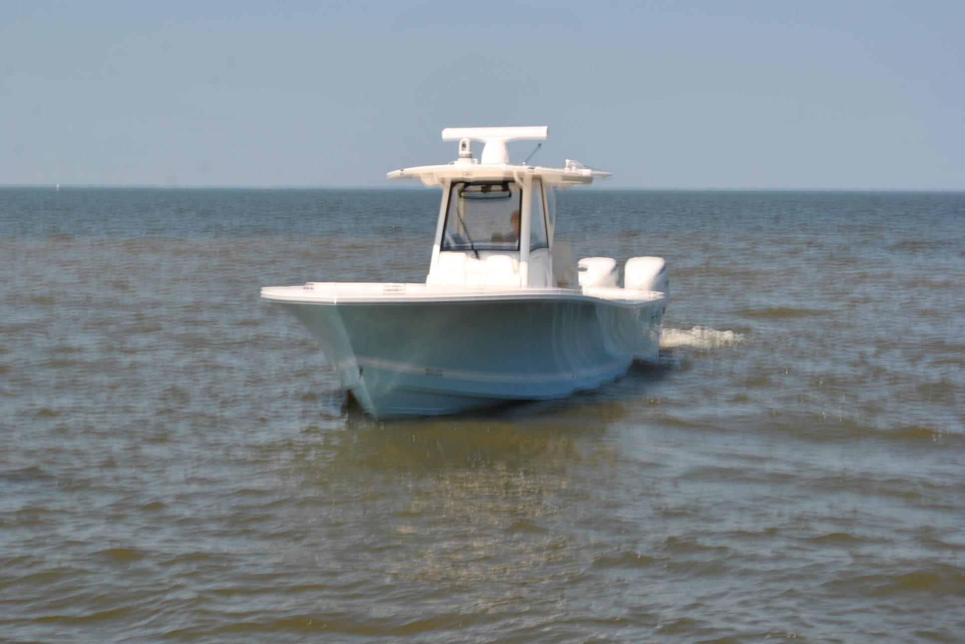 2025 Regulator 34 Center Console