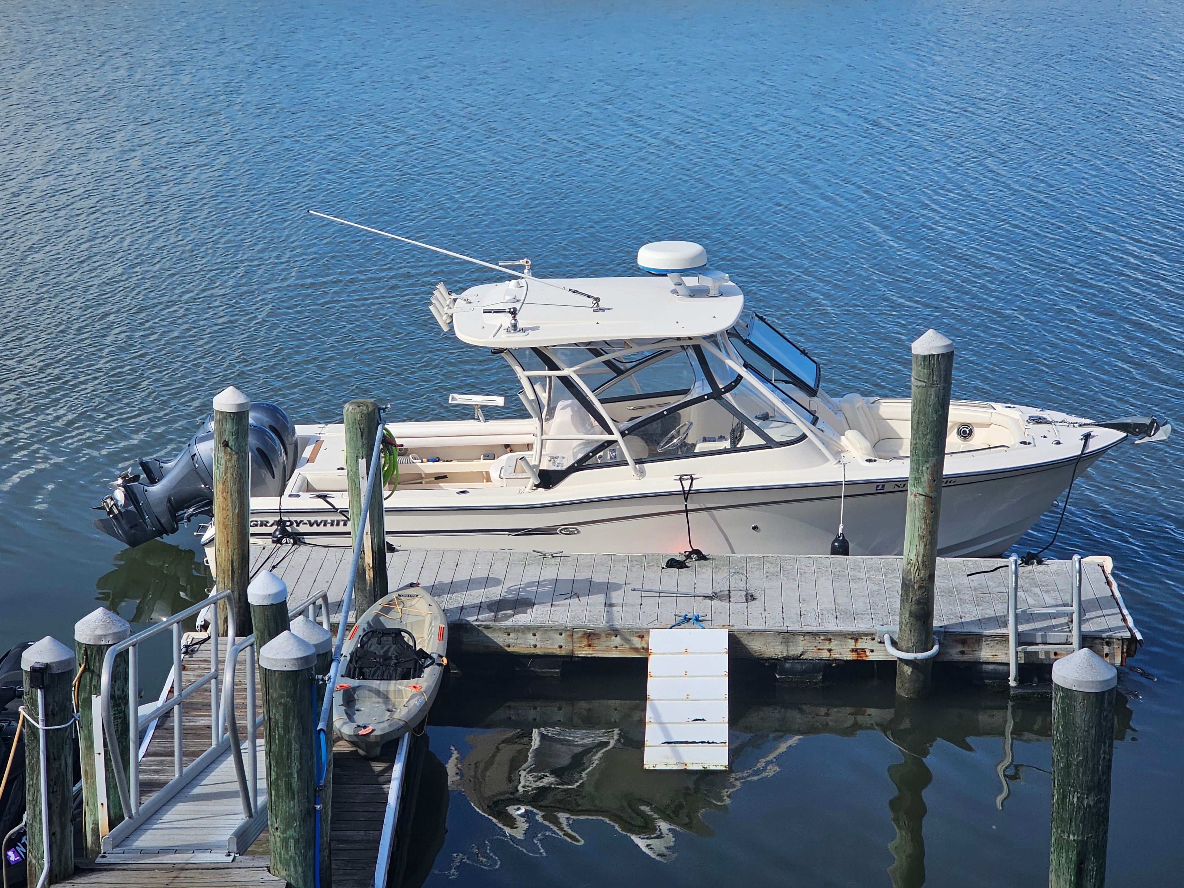 2015 Grady-White Freedom 275
