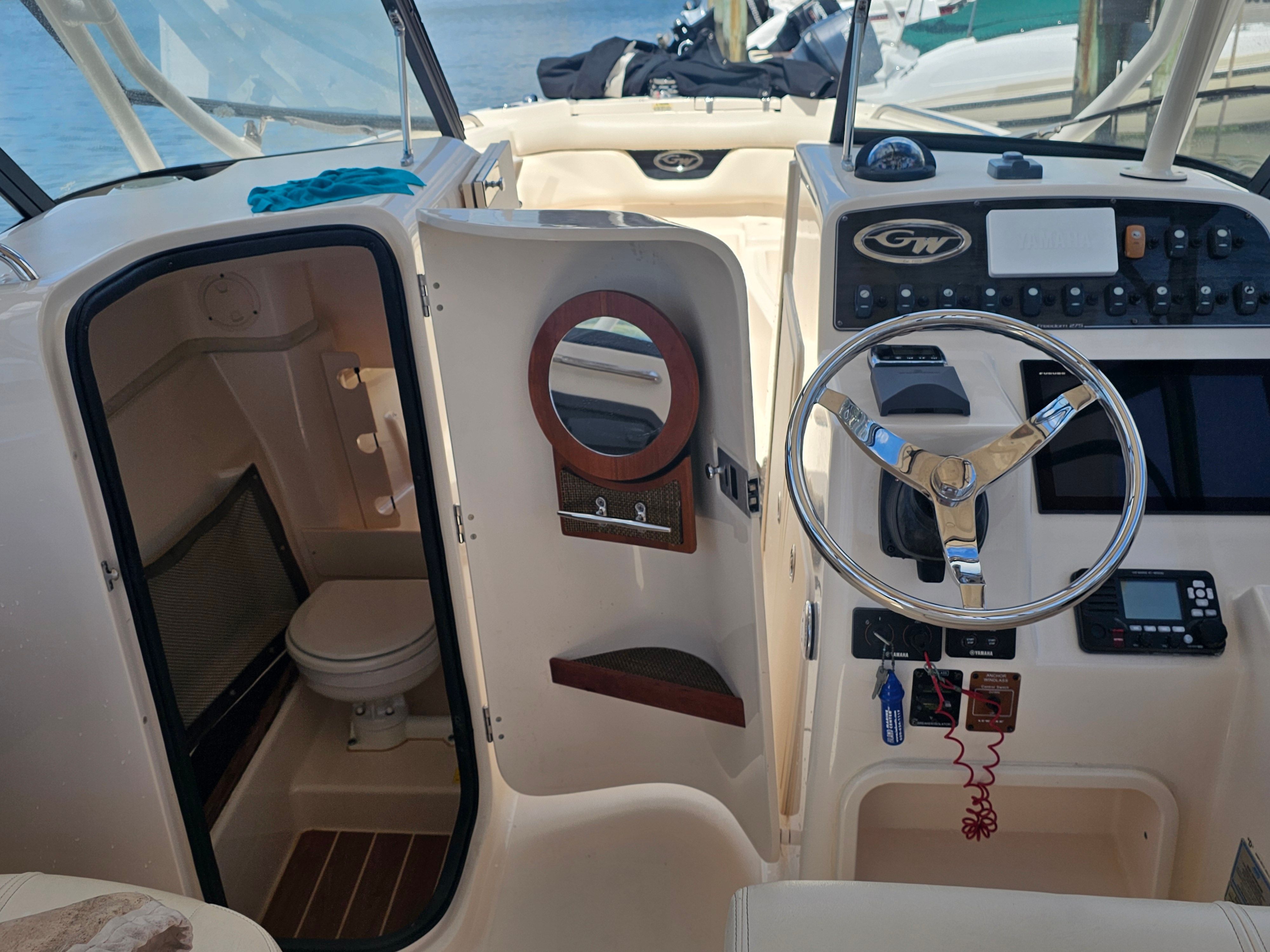 2015 Grady-White Freedom 275