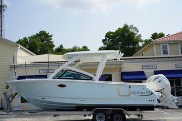 2025 Robalo R257 Dual Console