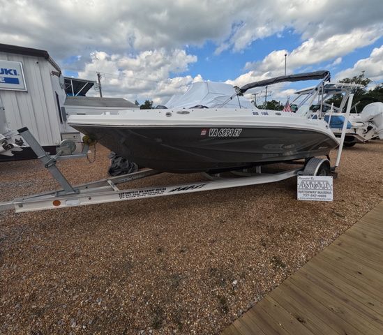 2022 Hurricane SunDeck Sport 185 OB
