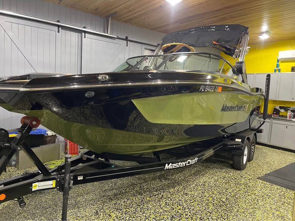 2022 MasterCraft XT24