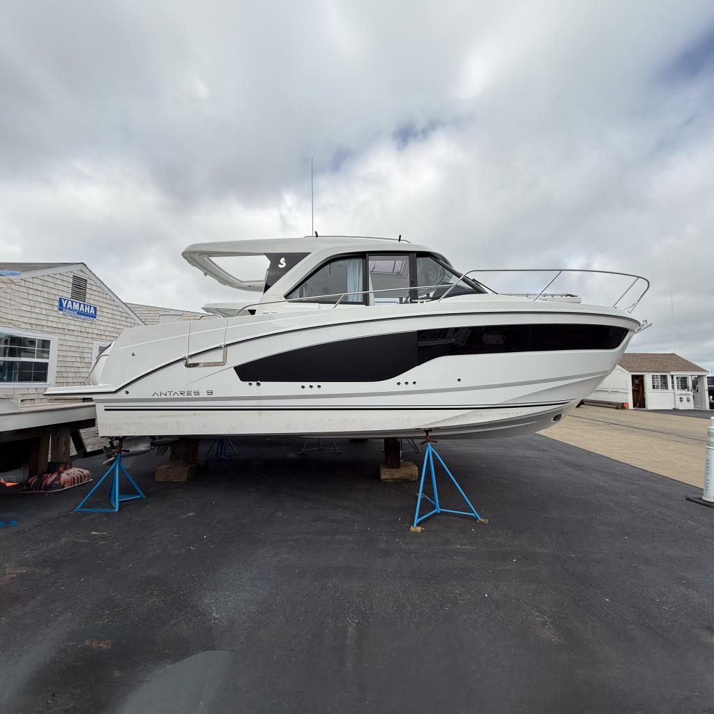 Beneteau Antares 9 2025 Beneteau Antares 9