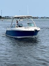 Robalo R247 Dual Console 2014 Robalo R247 Dual Console boat cruising on open water.