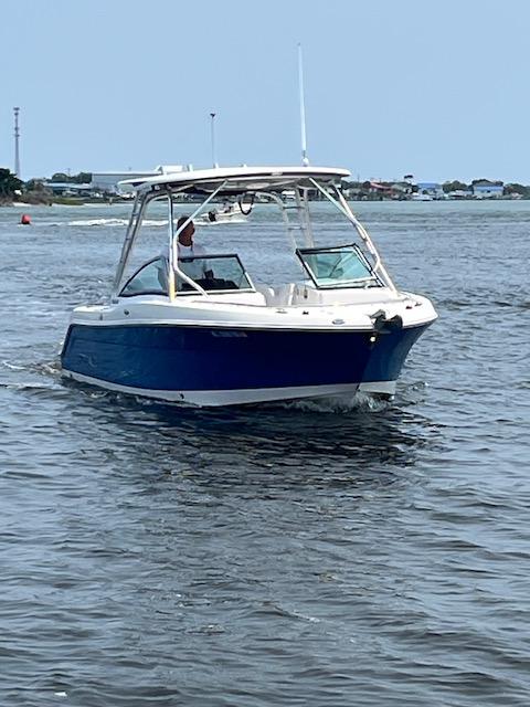 Robalo R247 Dual Console 2014 Robalo R247 Dual Console boat cruising on open water.