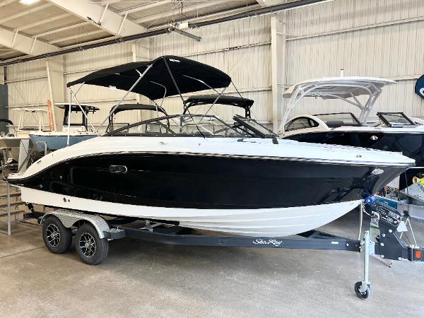 Sea Ray SPX 210 2024 Sea Ray SPX 210 boat on trailer in indoor showroom.