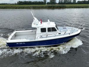 Cygnus Cyclone Patrol 30 2006 Cygnus Cyclone Patrol 30 boat cruising on a river, side view.