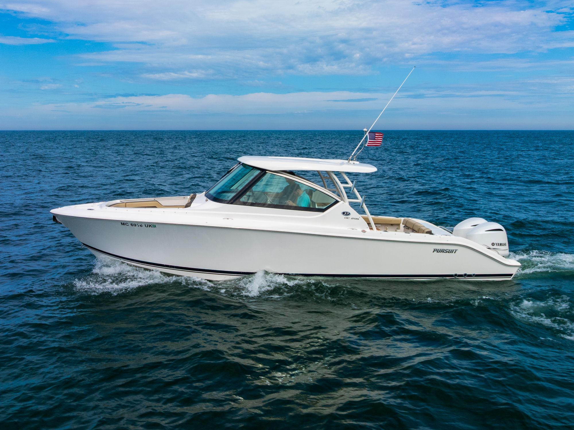 2019 Pursuit DC 295 Dual Console