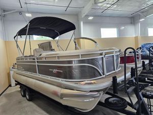 Sun Tracker Party Barge 22 RF XP3 2024 Sun Tracker Party Barge 22 RF XP3 pontoon boat in showroom.