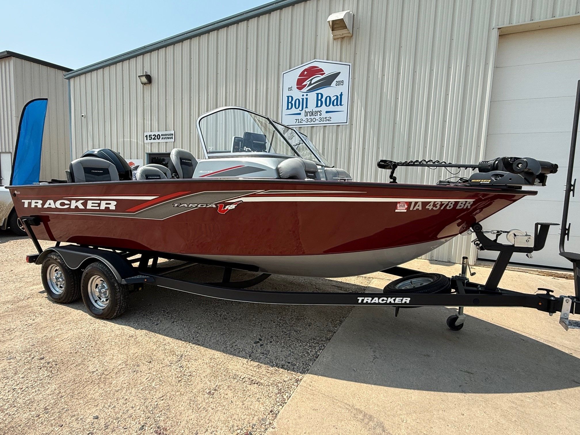 2017 Tracker Targa V-18 Combo