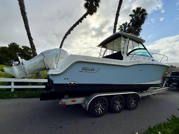 2018 Boston Whaler 285 Conquest