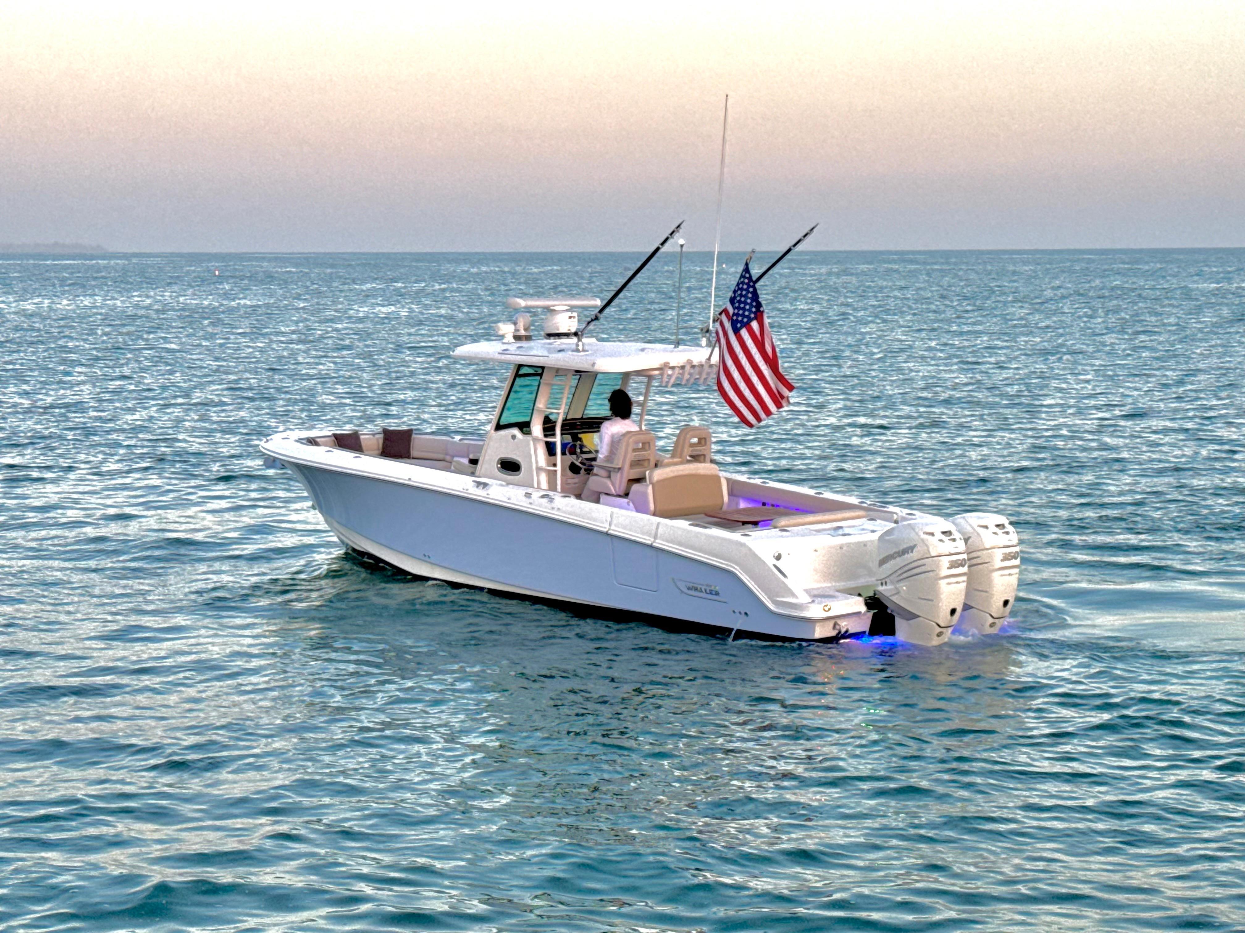 2018 Boston Whaler 330 Outrage