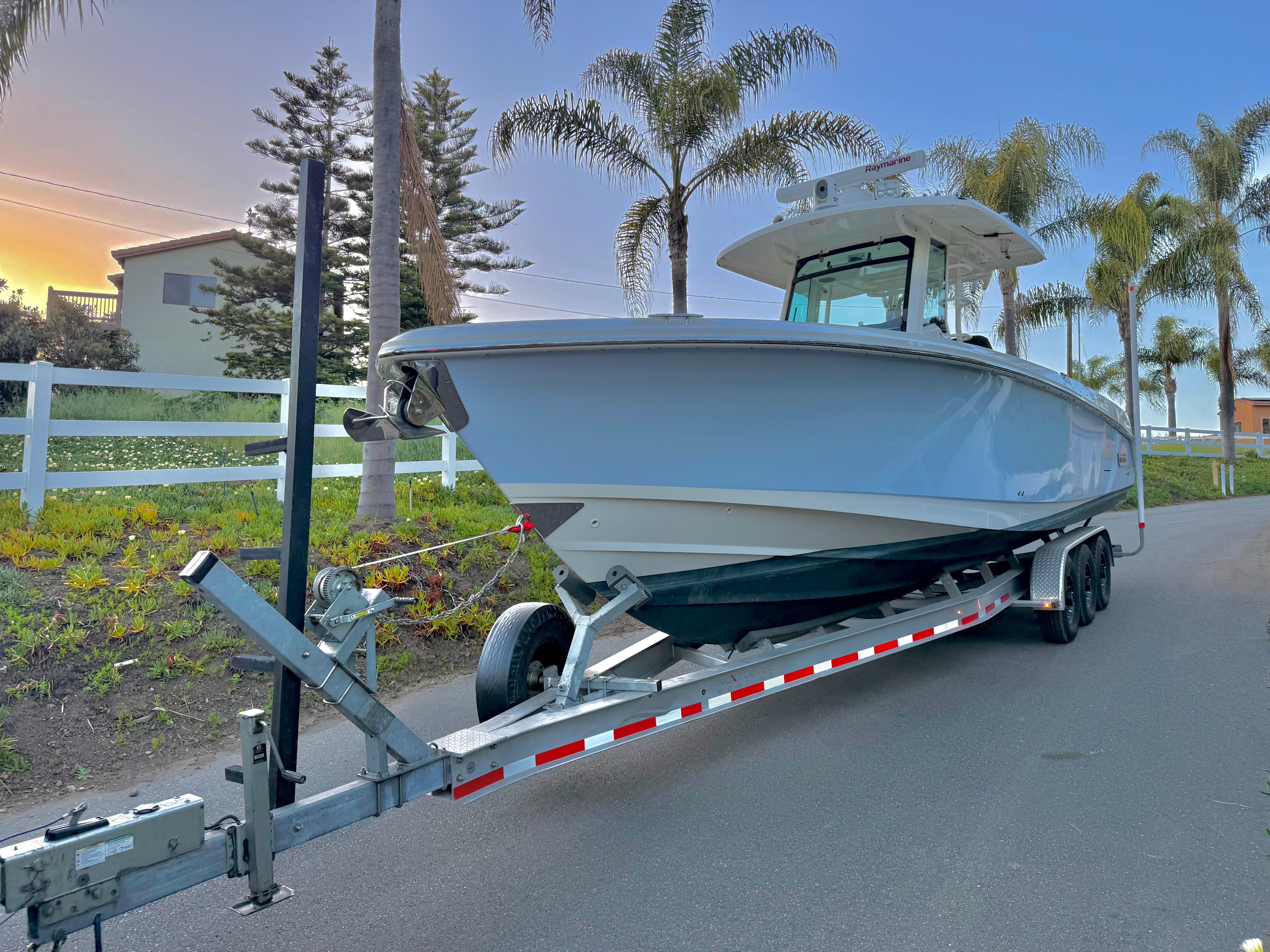 2018 Boston Whaler 330 Outrage