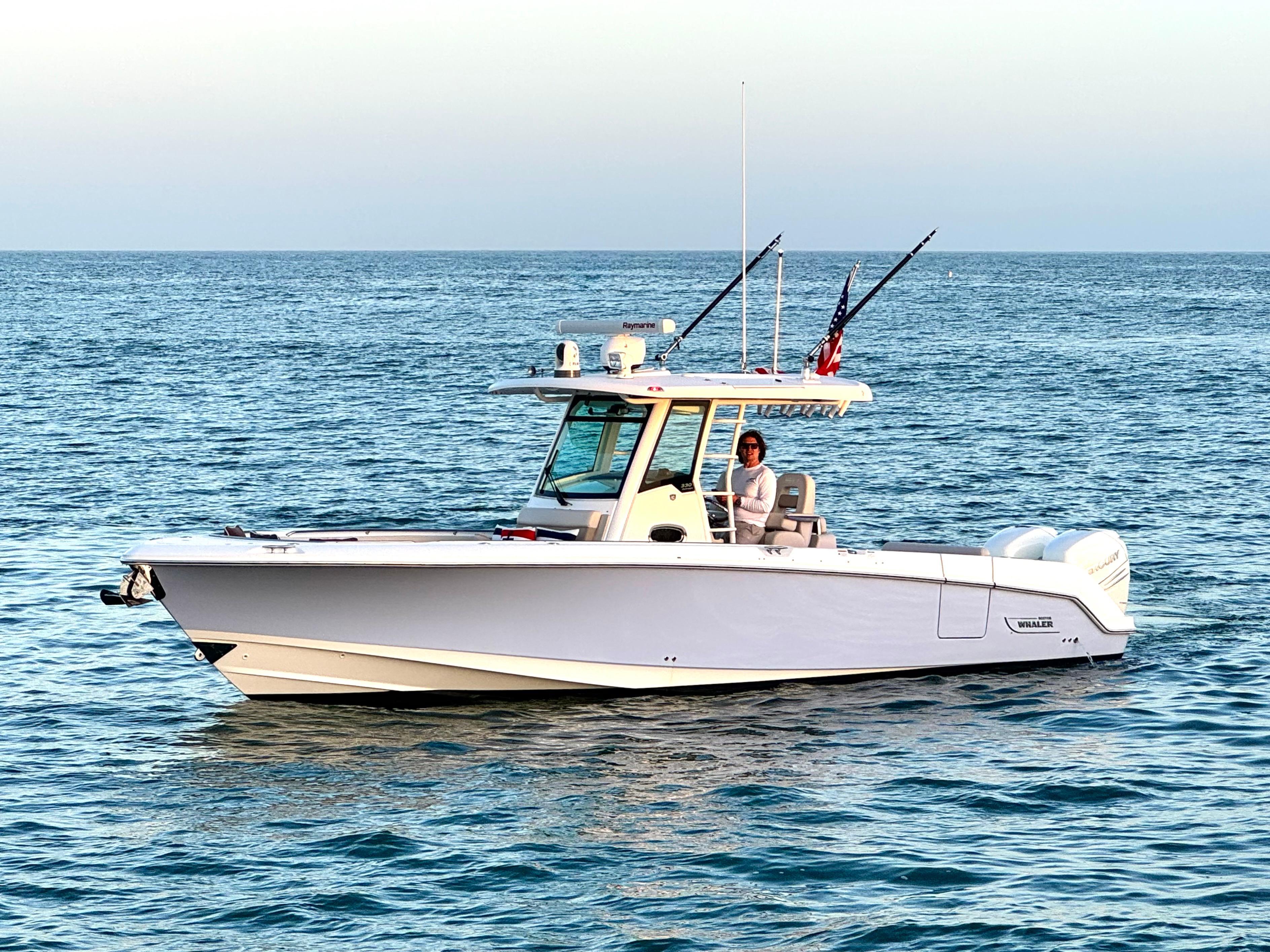 2018 Boston Whaler 330 Outrage