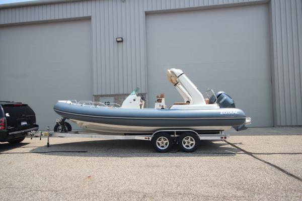 2024 Zodiac Medline 7.5 NEO 300hp In Stock