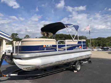 2014 Sun Tracker Party Barge 22 DLX