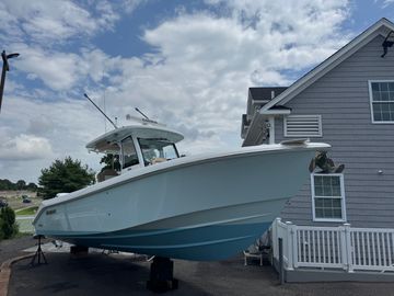 2024 Everglades 315 Center Console