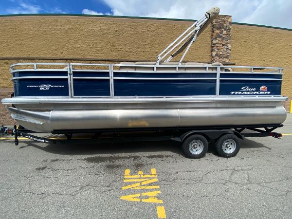 2024 Sun Tracker Fishin' Barge 22 DLX