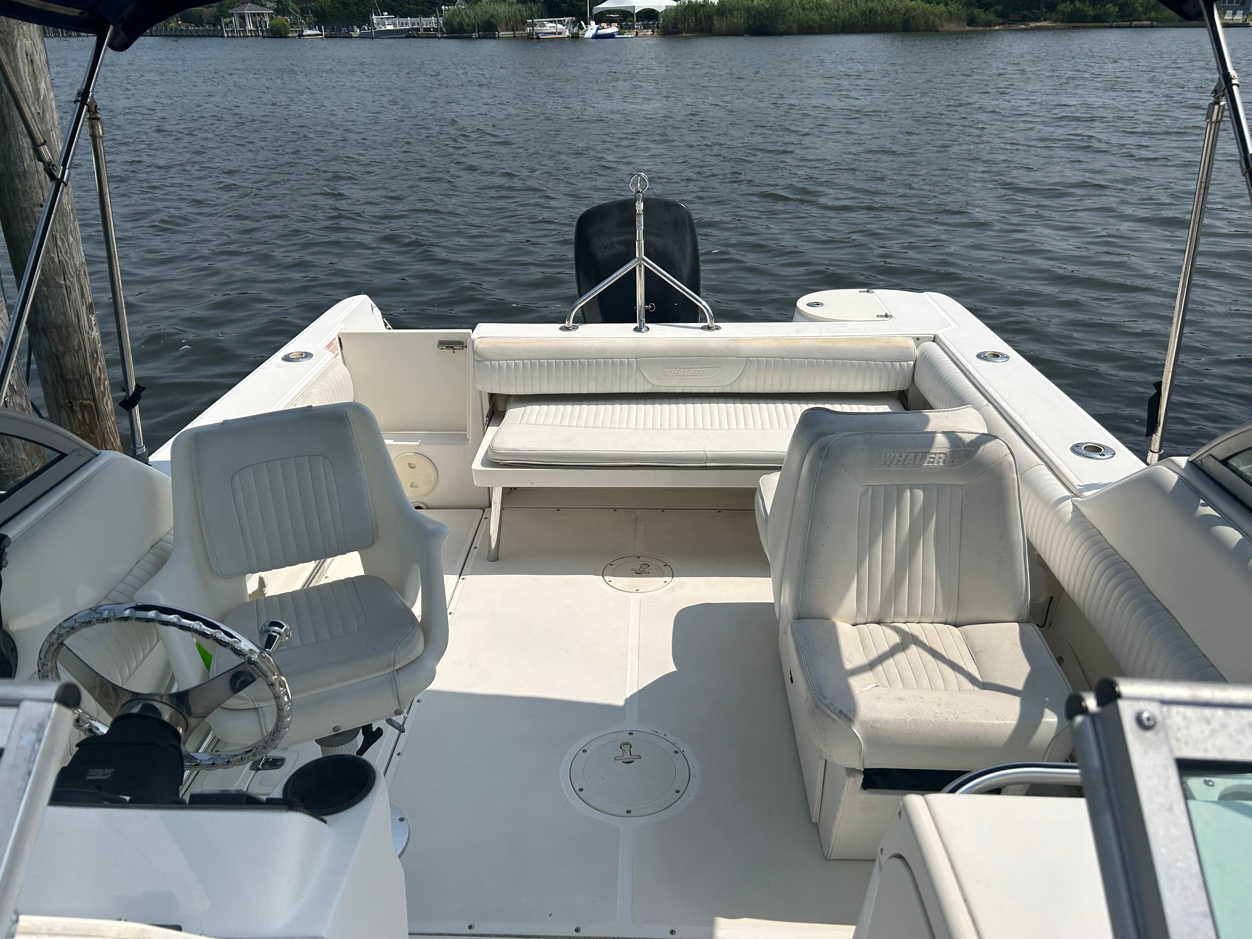 2002 Boston Whaler 210 Ventura