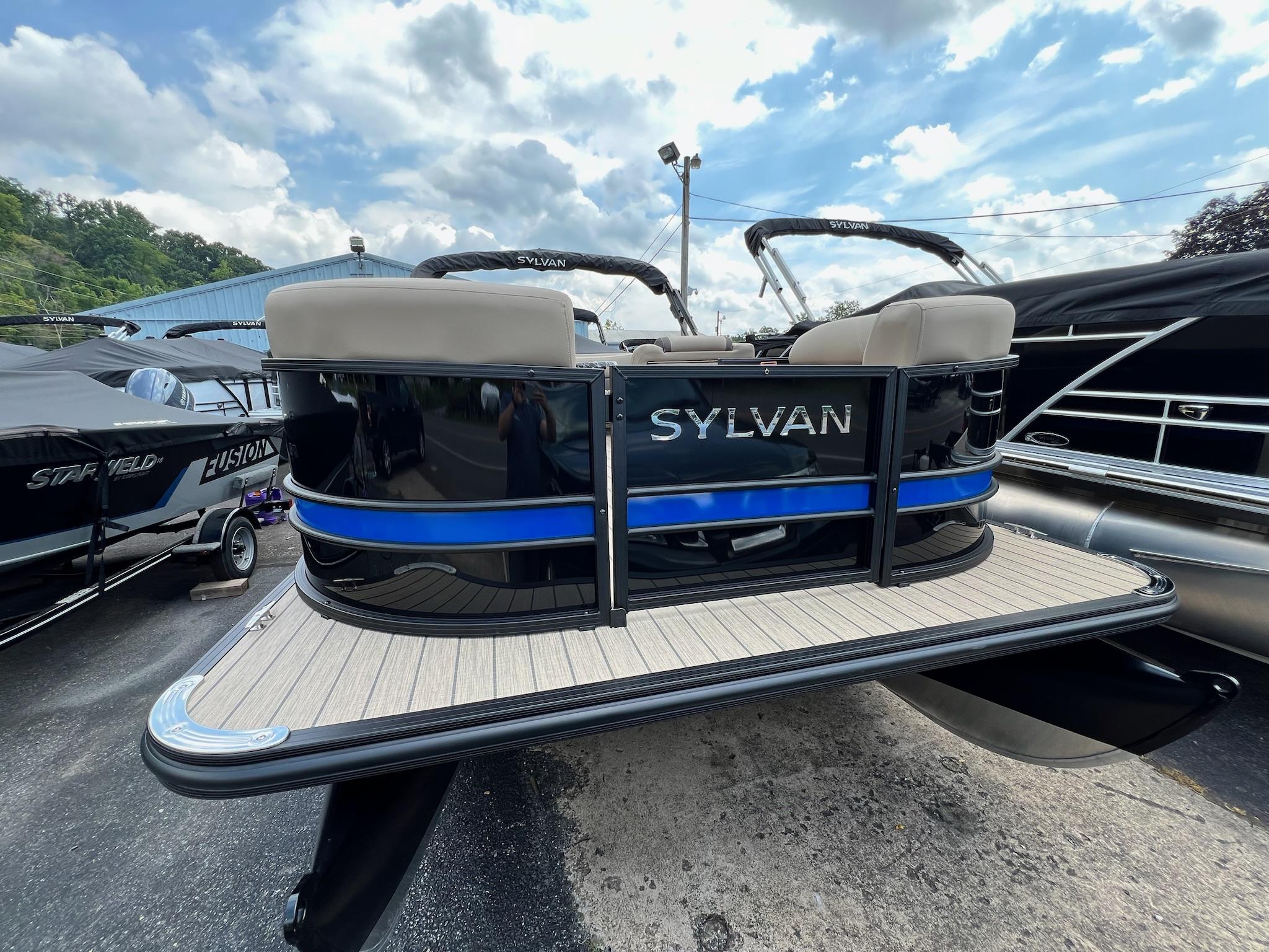 2025 Sylvan 8520 Cruise