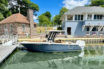 2024 Robalo R250 Center Console