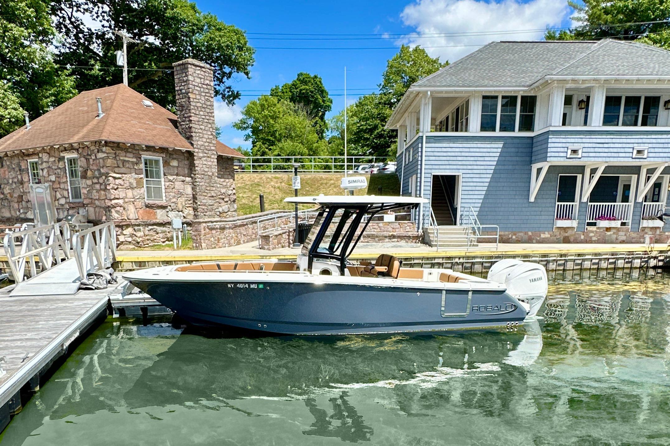2024 Robalo R250 Center Console