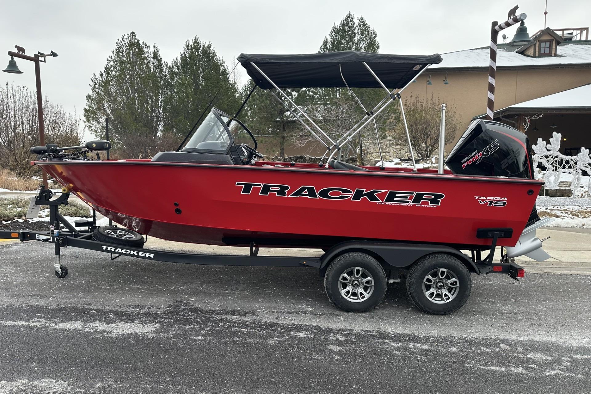 2026 Tracker Targa V-19 Combo