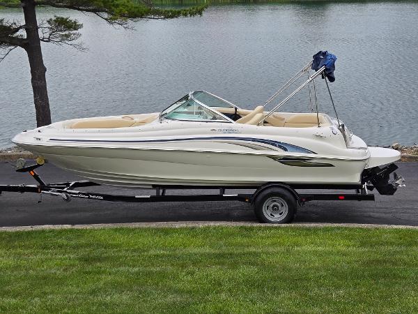 2001 Sea Ray 210 Sundeck