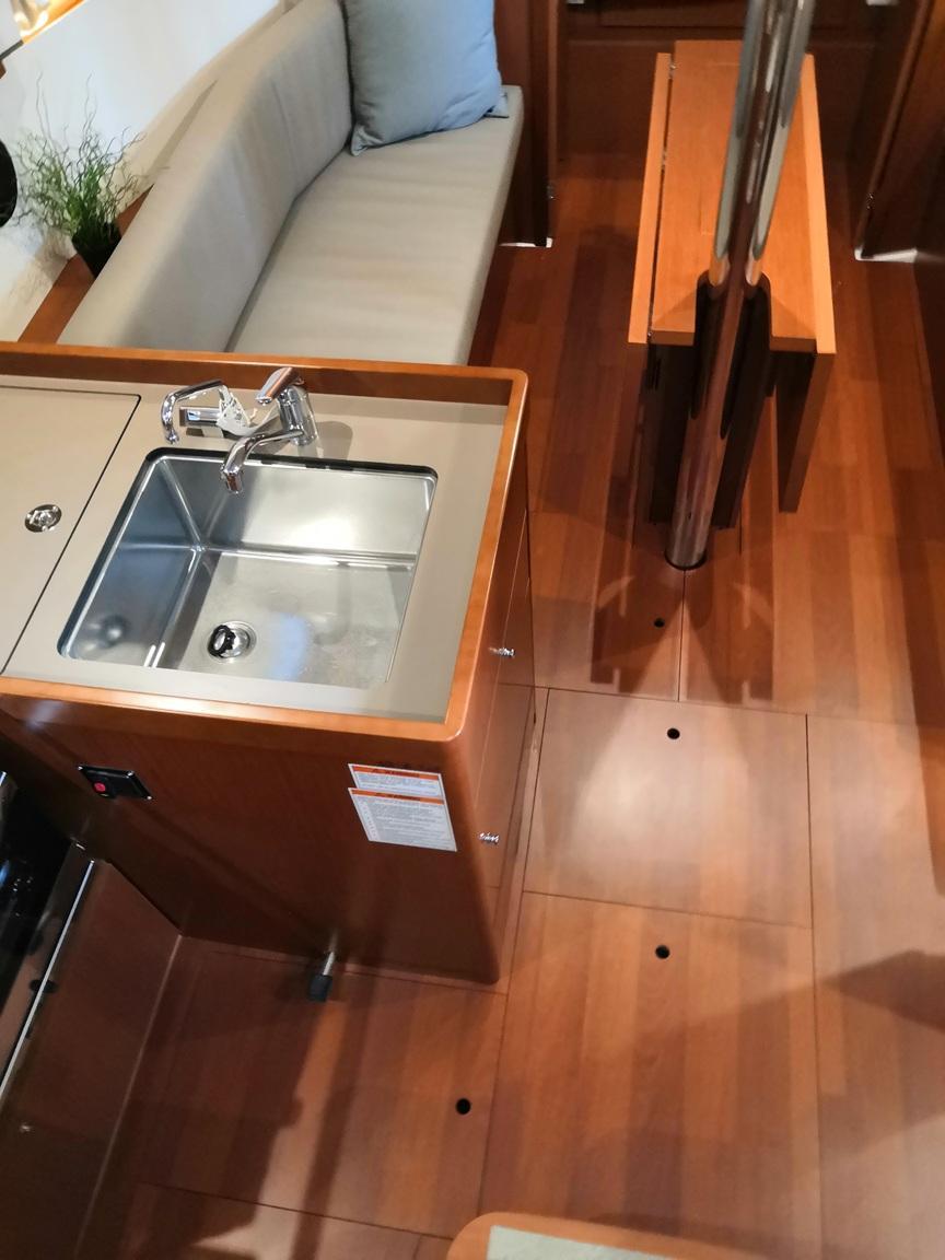 2020 Beneteau Oceanis 35.1