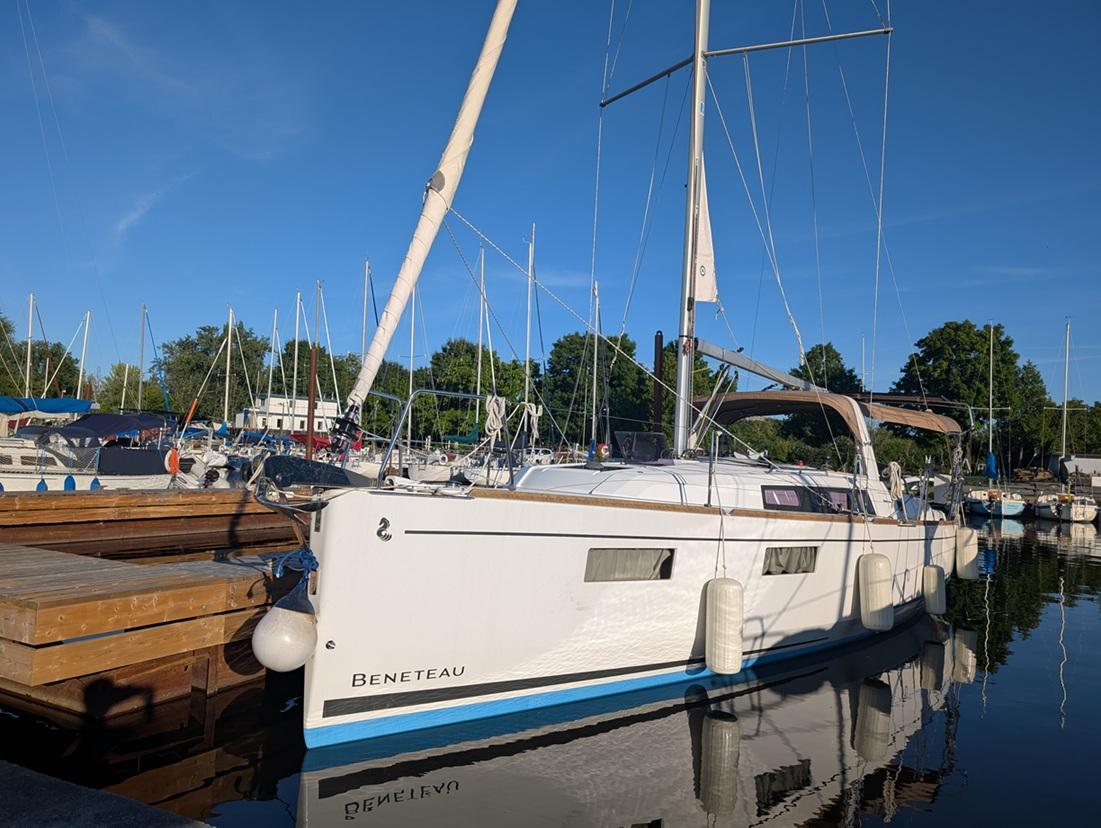 2020 Beneteau Oceanis 35.1