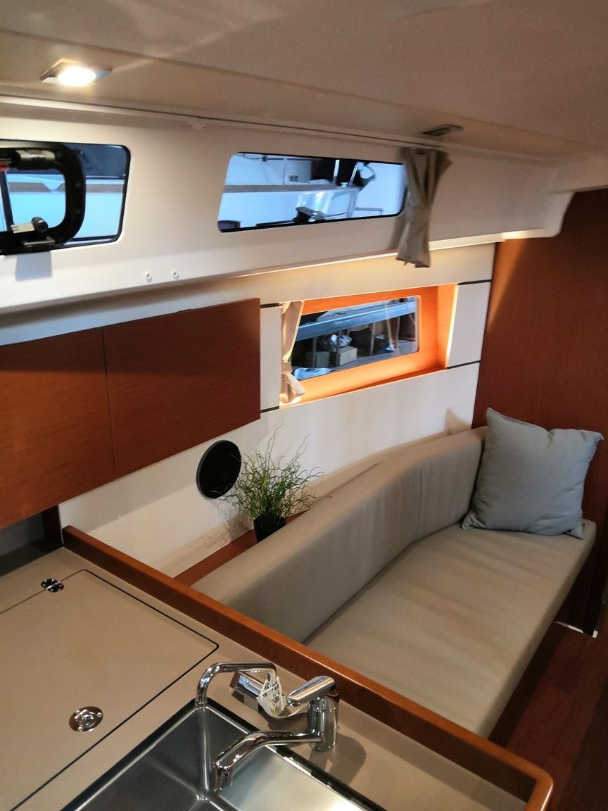 2020 Beneteau Oceanis 35.1